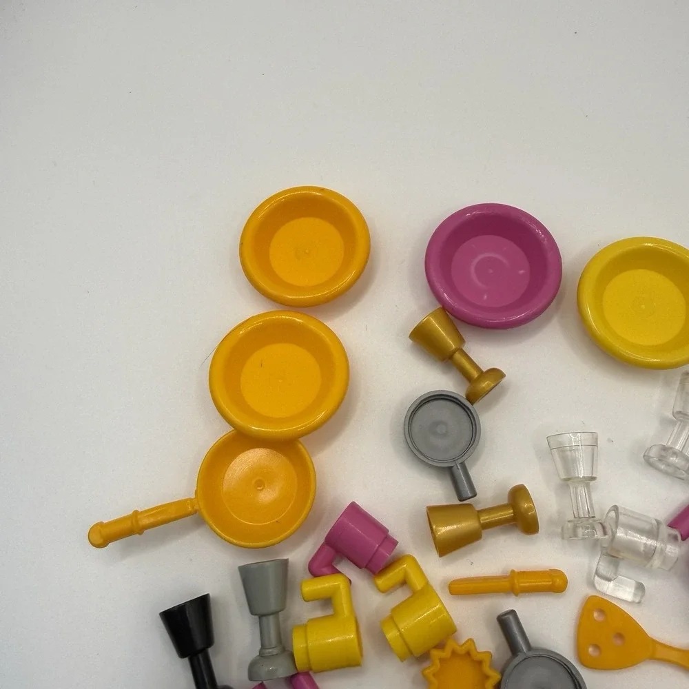 LEGO 50 Piece Kitchen Accessories Lot - Plates, Cups, Pans, Silverwear 001 - Picture 4 of 6